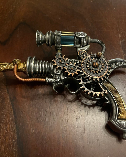STEAMPUNK RAYGUN Shrine of Hollywood belt buckle Jewelry - Necklaces and Chokers Treasures and Relics
