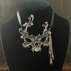 THE MASQUERADE NECKLACE