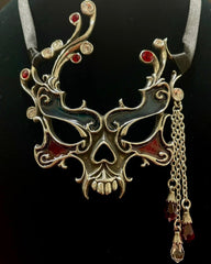 THE MASQUERADE NECKLACE