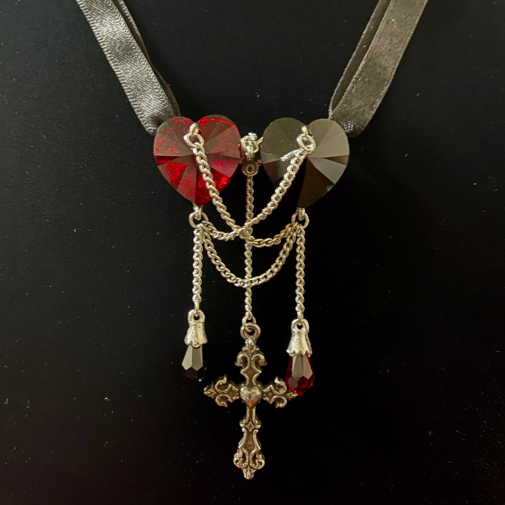 CRYSTAL HEARTS CHOKER