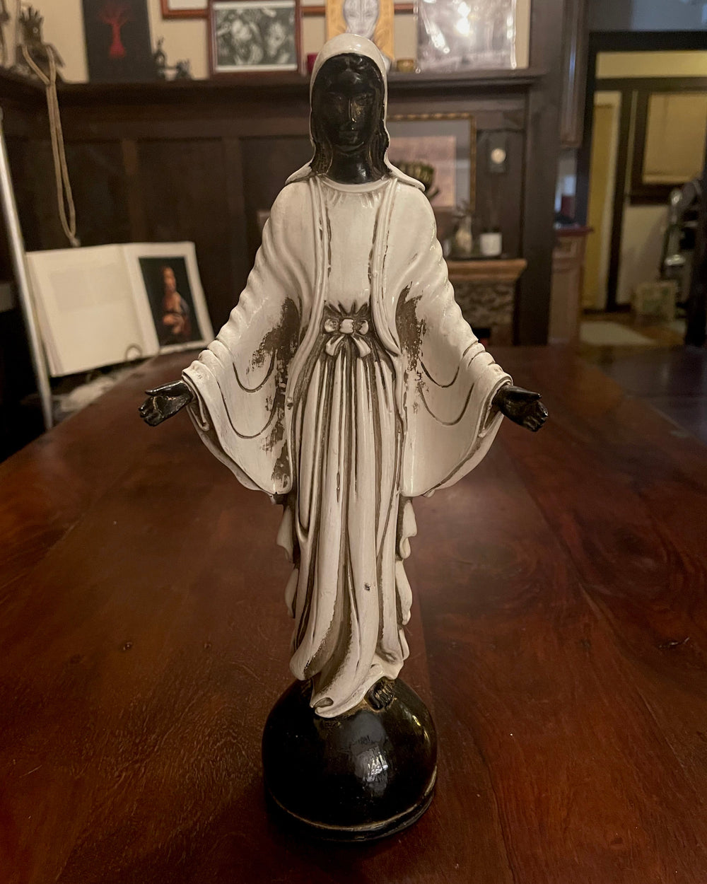 SANTA MARIA FIGURINE.