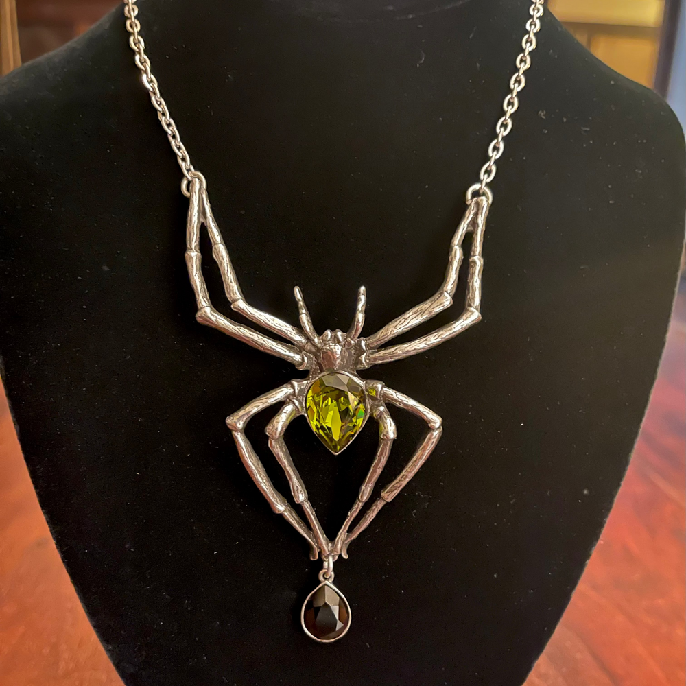 EMERALD VENOM NECKLACE