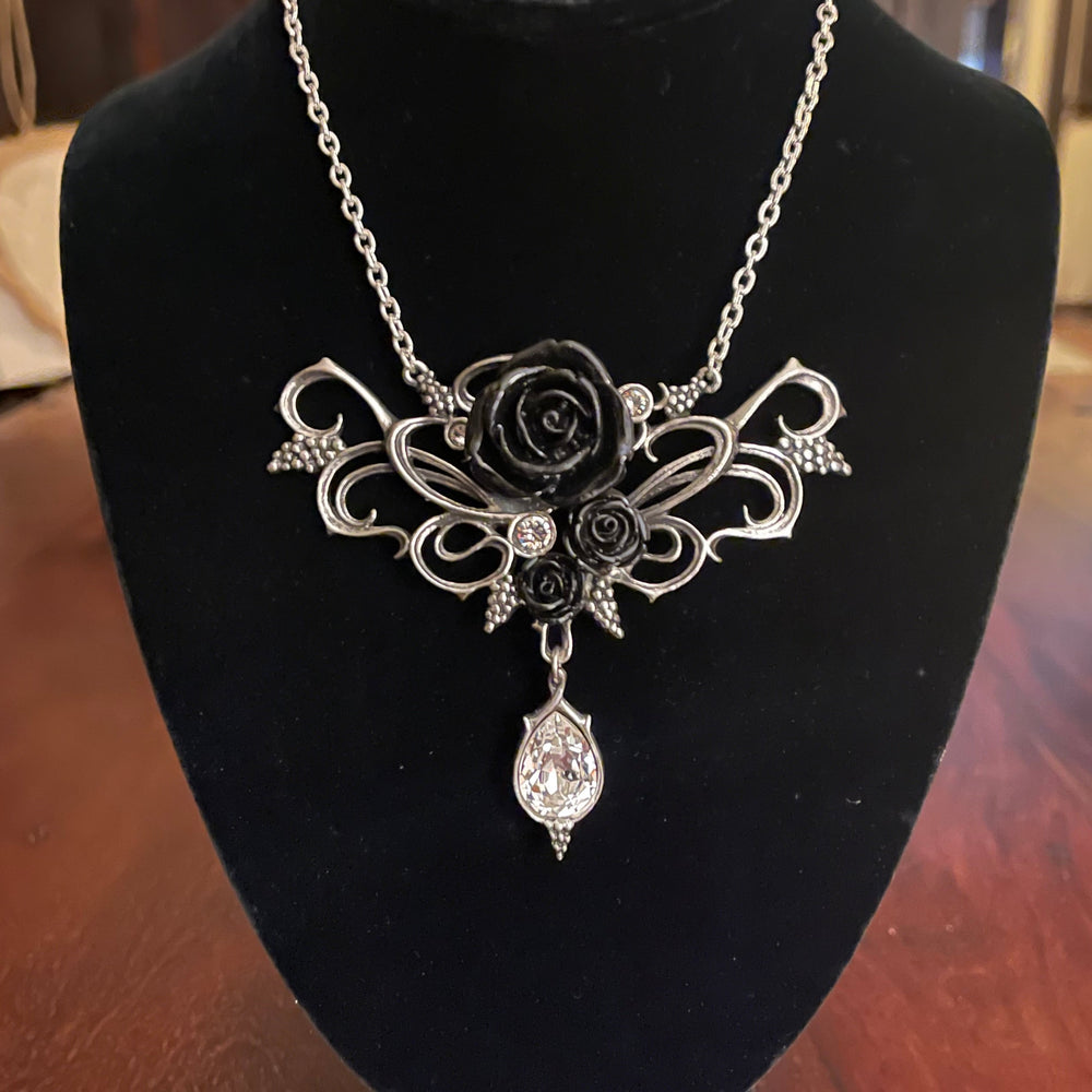 BACCHANAL ROSE NECKLACE