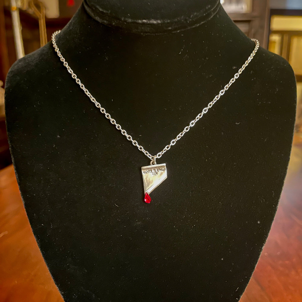 MARIE ANTOINETTE PENDANT NECKLACE