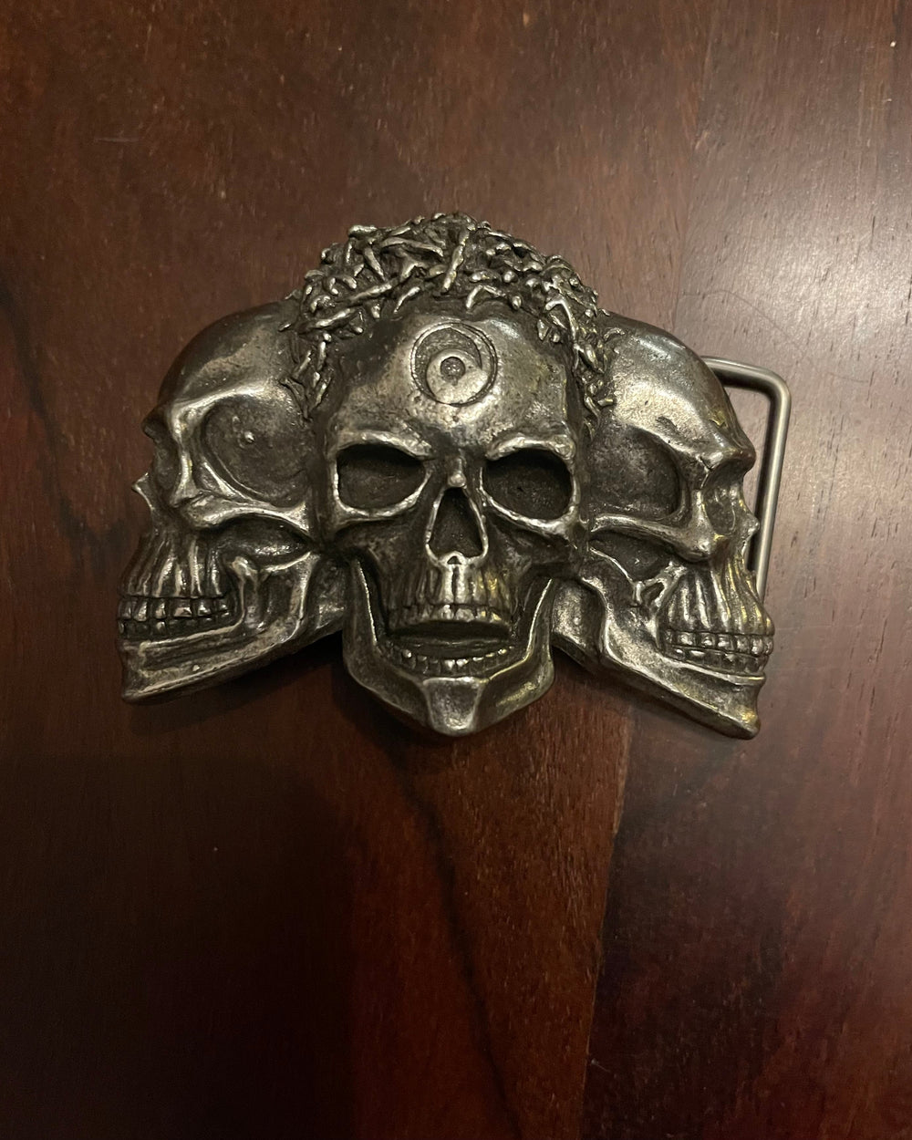 TRIPLE SKULL BELT BUCKLE