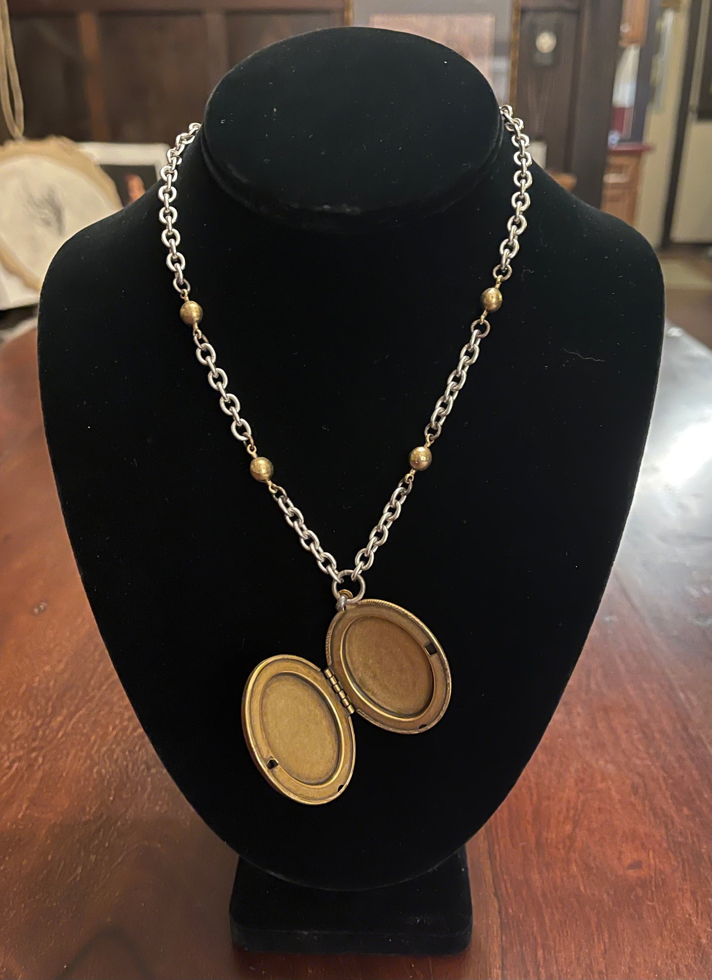 SUMMER IN PARIS NECKLACE