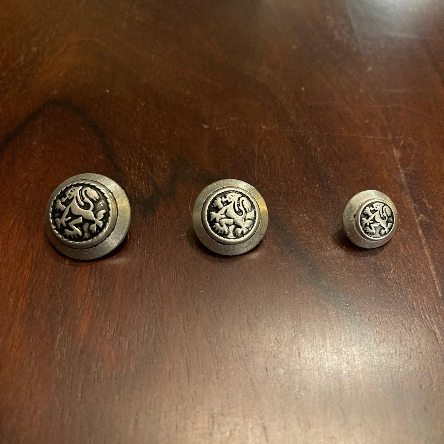 ANTIQUE MEDIEVAL LION BUTTON - MEDIUM SIZE - 1 DOZEN
