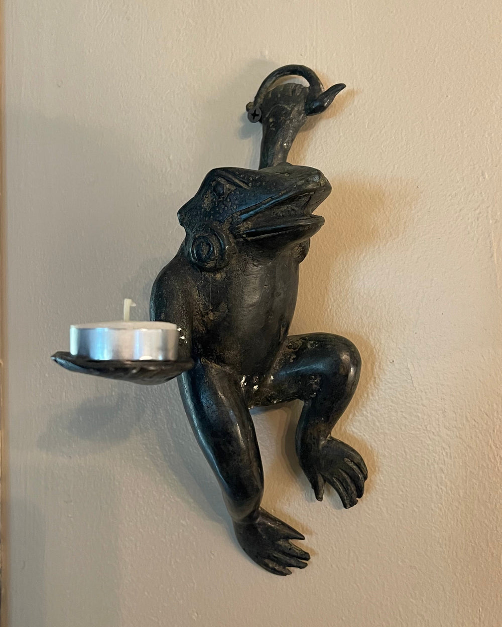 METAL FROG WALL SCONCE