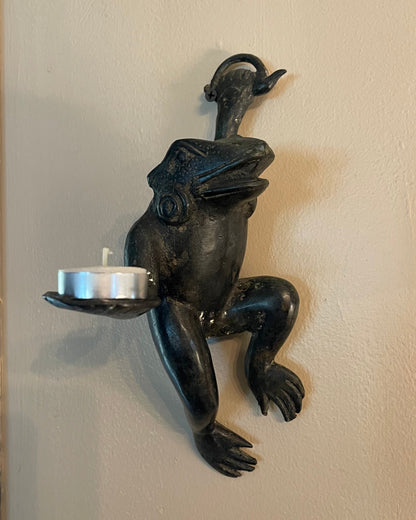 METAL FROG WALL SCONCE
