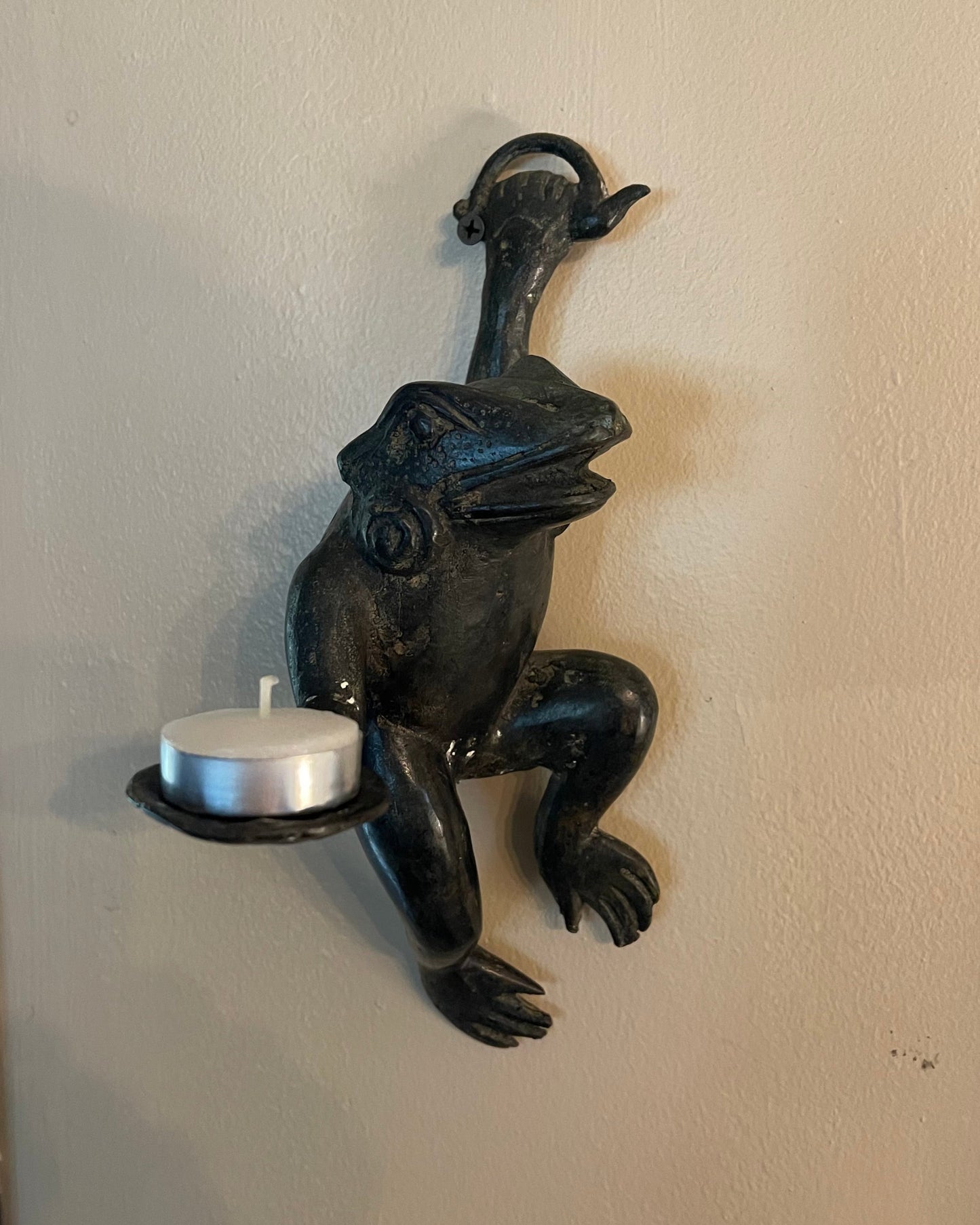 METAL FROG WALL SCONCE