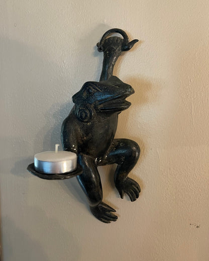 METAL FROG WALL SCONCE