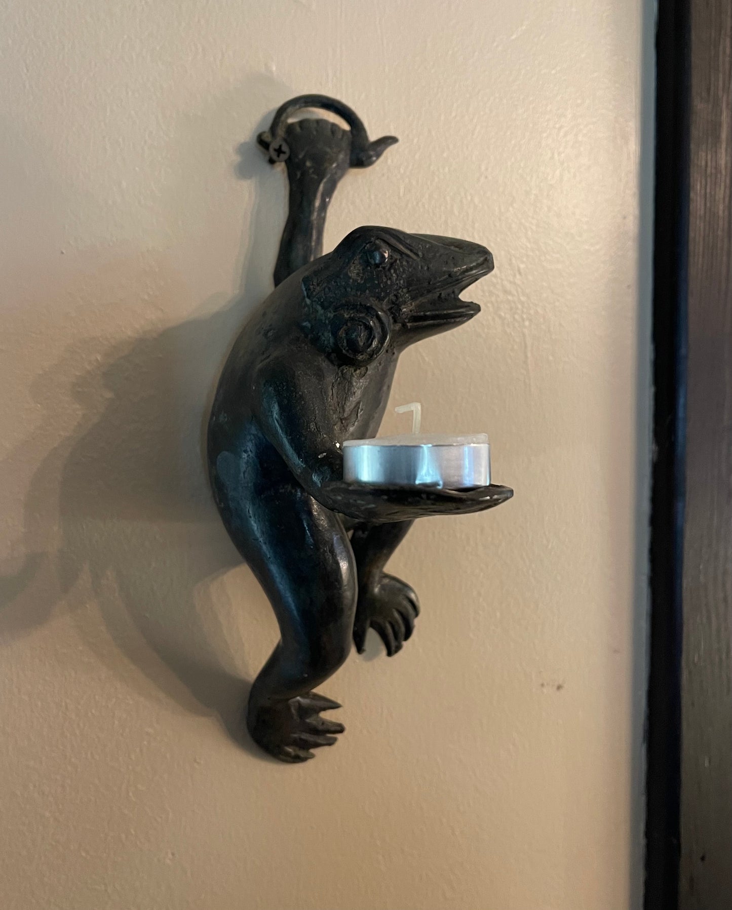 METAL FROG WALL SCONCE