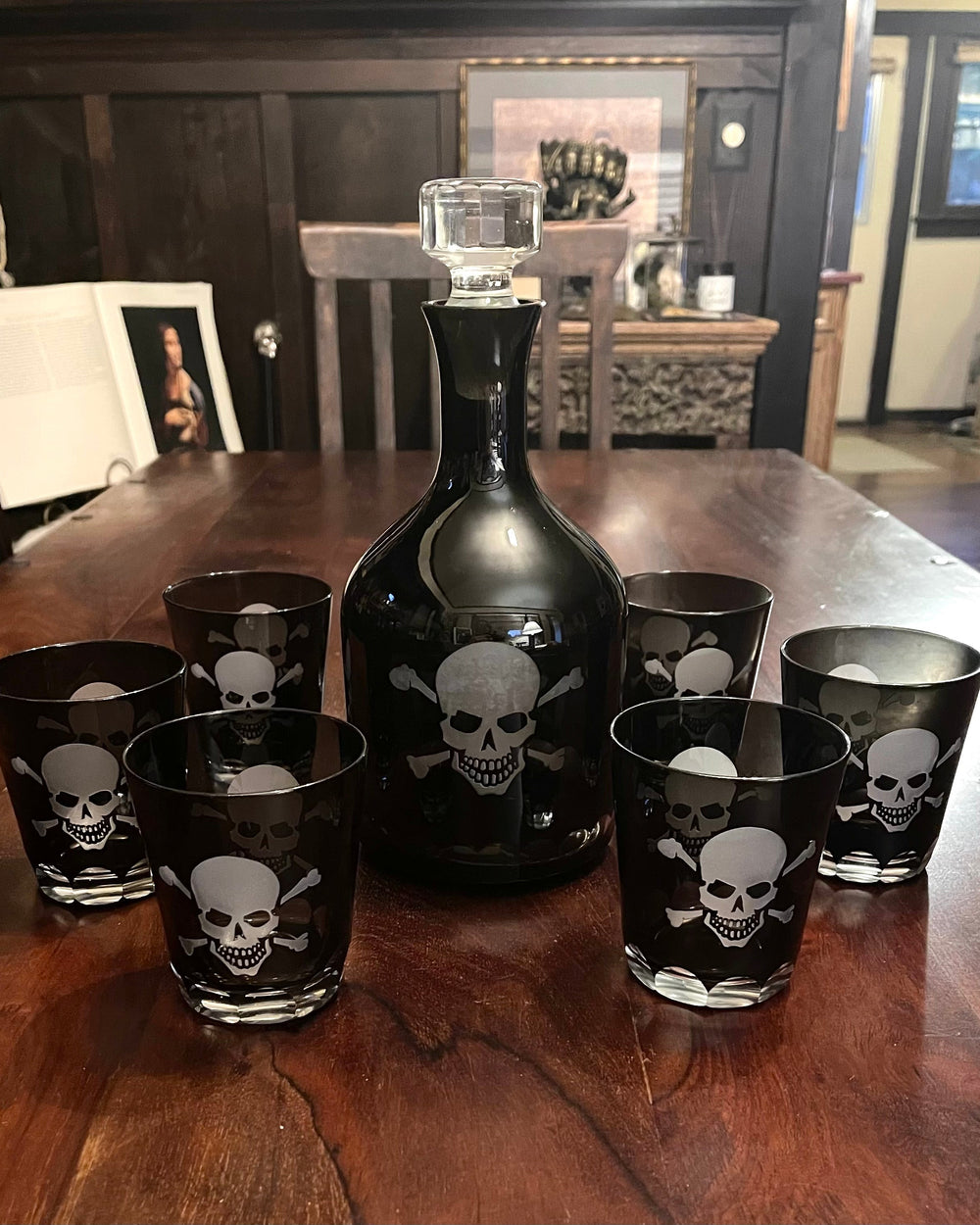 VINTAGE SKULLDUGGERY WHISKEY DECANTER AND GLASS SET.