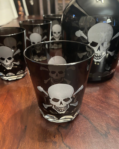 VINTAGE SKULLDUGGERY WHISKEY DECANTER AND GLASS SET.