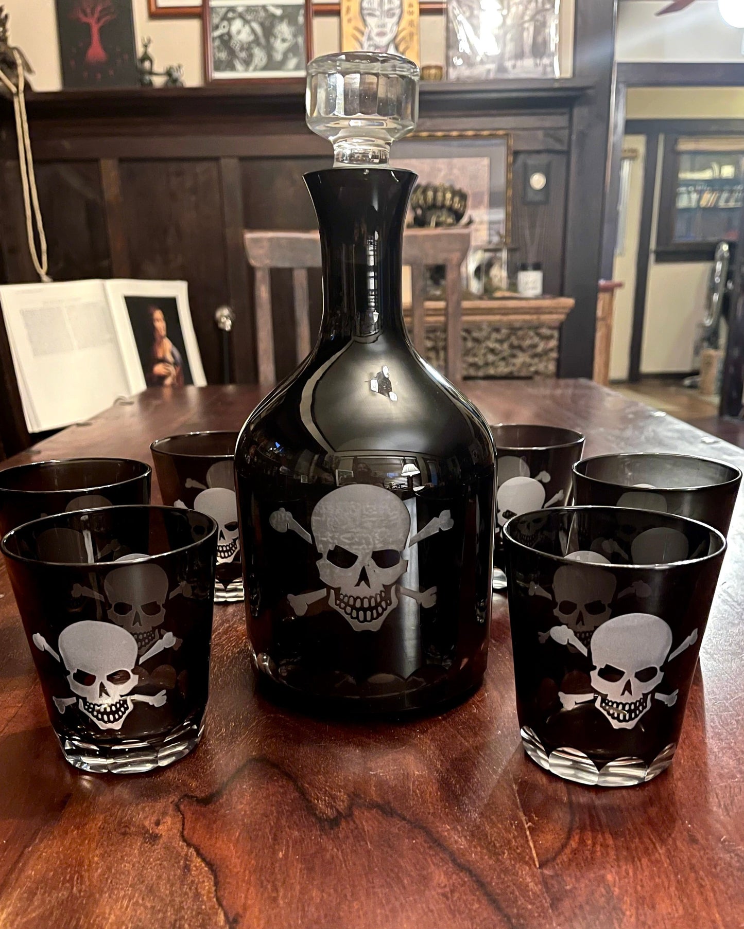 VINTAGE SKULLDUGGERY WHISKEY DECANTER AND GLASS SET.