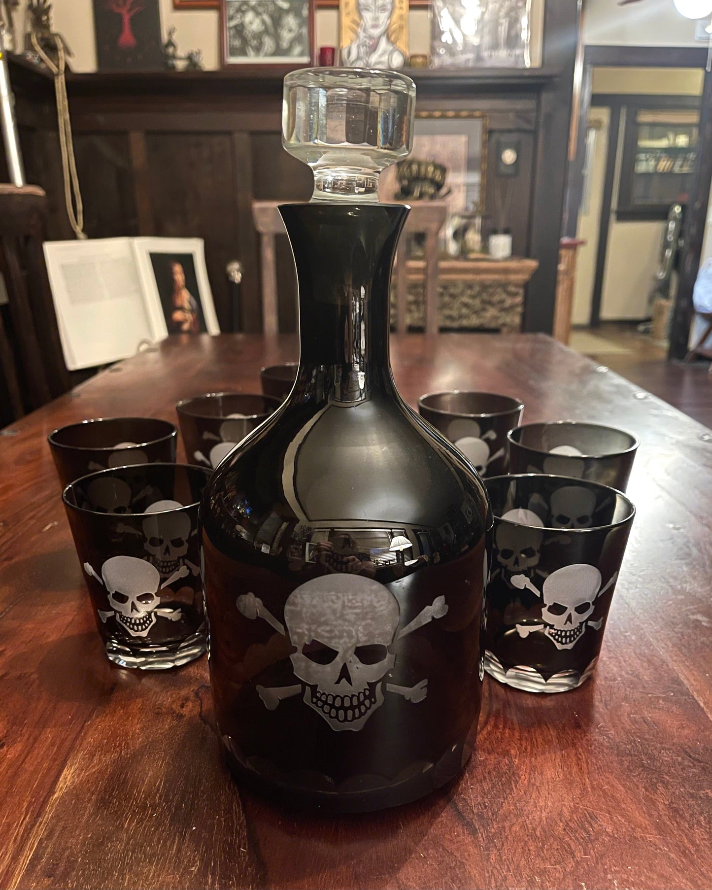 VINTAGE SKULLDUGGERY WHISKEY DECANTER AND GLASS SET.