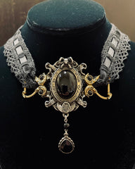 VICTORIAN HEROINE CHOKER