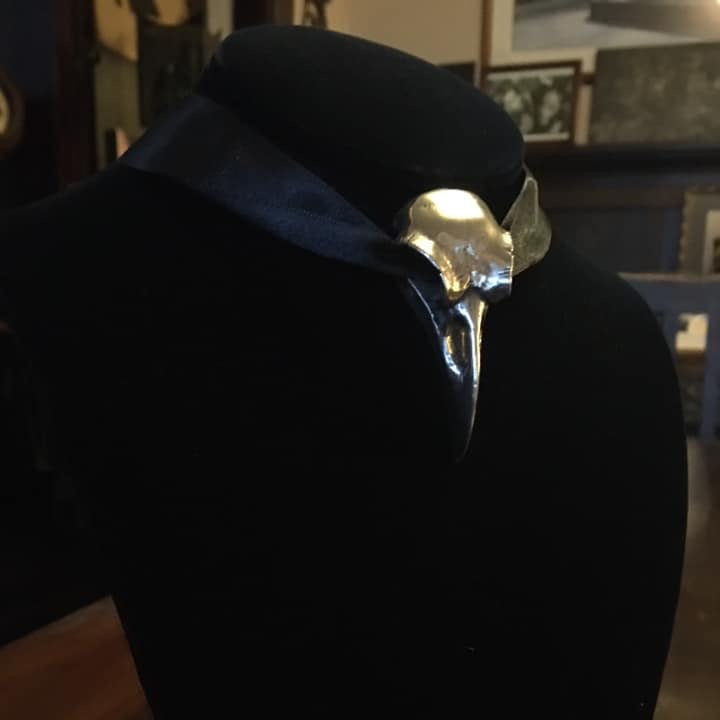 RAVEN SKULL CHOKER